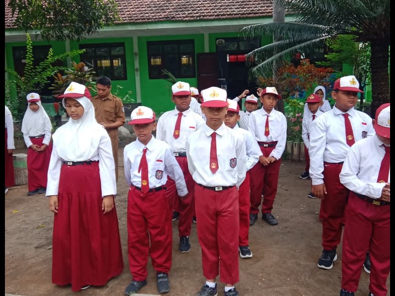 Pelaksanaan Pagi Ceriah ( Menyanyikan Lagu Hari Baru )